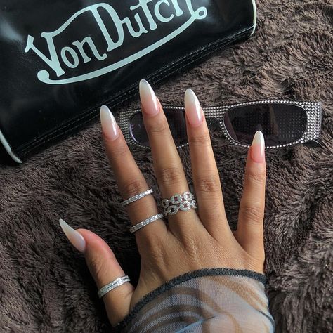 Rounded Long Nails, Round Long Nails, Round Nails Long, Long Almond Acrylic Nails, Long Round Nails, Long Oval Nails, Rounded Acrylic Nails, Oval Acrylic Nails, Unghie Sfumate