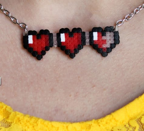 Minecraft Heart Necklace, Minecraft Heart Perler Beads, Pearler Bead Aesthetic, Peeler Bead Necklace, Melty Beads Necklace, Hama Beads Necklace, Perler Beads Necklace, Perler Bead Accessories, Pearler Bead Patterns Aesthetic