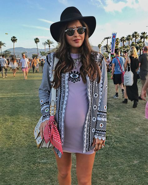 Coachella Year #7-Blank Itinerary Maternity Music Festival Outfit, Pregnant Coachella Outfits, Pregnancy Festival Outfit, Maternity Festival Outfits, Pregnant Festival Outfit, Shower Styling, Coachella 2020, Country Music Festival Outfits, Paola Alberdi