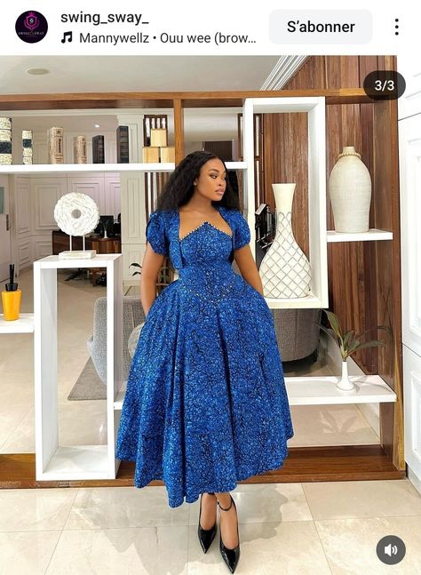 Best Ankara Styles For Ladies, Best Ankara Styles, Ankara Prom Dress, Nigerian Traditional Dresses, Gown Ankara, Classy Wedding Guest Dresses, Ankara Styles For Ladies, Simple Dress Styles, Ankara Dress Designs