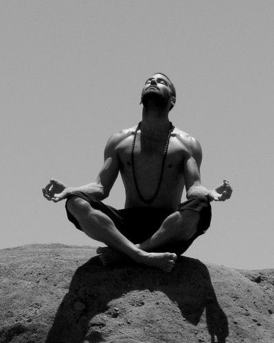 Meditate Photography, Yoga Lifestyle Photography, Meditation Photos, Yoga Poses For Men, Yoga Aesthetic, Yoga Kurse, Yoga Online, Portrait Photography Men, Tai Chi Chuan