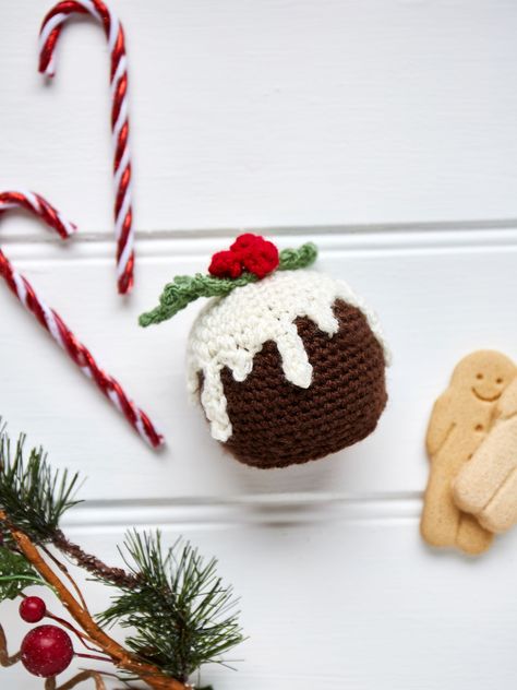 Christmas Pudding Crochet, Crochet Christmas Pudding, Laura Jaworski, Mini Christmas Puddings, Crochet Xmas, Red Yarn, Puff Stitch, Christmas Crochet Patterns, Yarn Tail