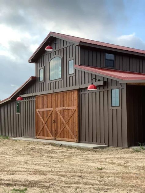 Color Colors Of Barndominiums, Red Metal Barn, Barn With Apartment, Barn Exterior Ideas, Hardie Plank Siding, Barns And Stables, Barn Colors, Rustic Barn Homes, Small Barn Home