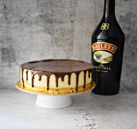 Baileys Cheesecake Baileys Cheesecake, Easiest Dessert, Irish Cream Liqueur, Cream Liqueur, Baileys Irish, Digestive Biscuits, Baileys Irish Cream, I Love Chocolate, No Bake Cheesecake