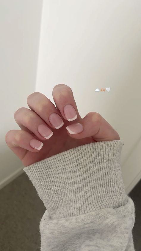 French Tip Gel Nails, Gel Nails French, Short Gel Nails, Cute Simple Nails, Simple Gel Nails, Basic Nails, French Tip Acrylic Nails, Casual Nails, Simple Acrylic Nails