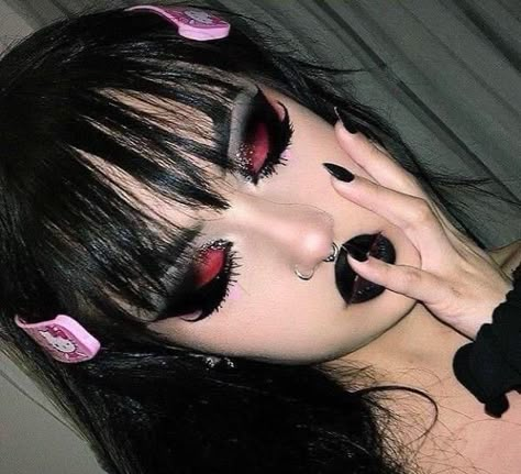 Goth Eye Makeup, Dark Makeup Looks, Make Up Designs, Vampire Makeup, Punk Makeup, Alt Makeup, Swag Makeup, Smink Inspiration, Halloween Tattoo