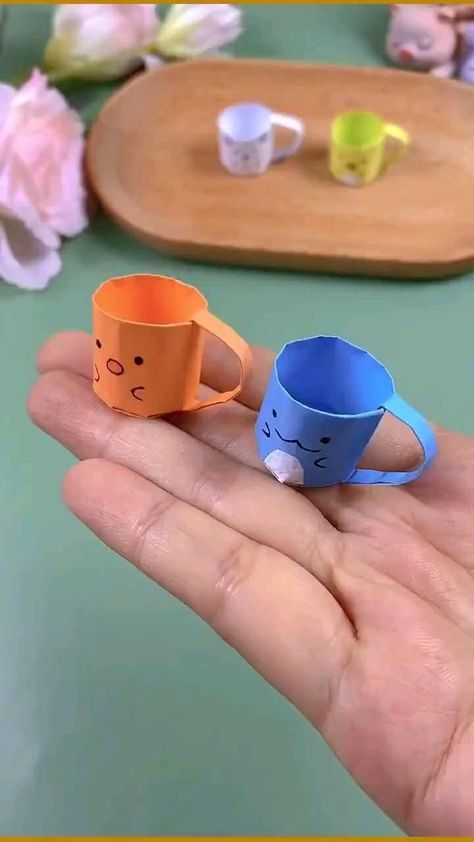 Crafts concepts Book Crafts Diy, Instruções Origami, Easy Paper Crafts Diy, Cup Crafts, Handmade Paper Crafts, Origami Crafts Diy, Diy Crafts For Kids Easy, Fun Easy Crafts, Paper Crafts Origami