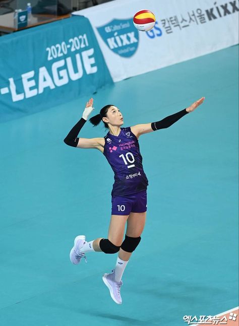 Sport Kim Yeon Koung Wallpaper, Volleyball Wallpaper, Volleyball Photos, Volleyball Inspiration, Women Volleyball, Aesthetic Grunge, Just Girly Things, Kirby