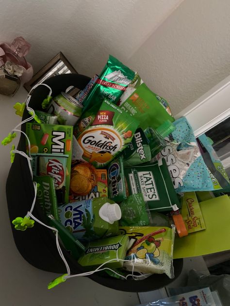 Using all green items in the basket for March birthday Green Color Baskets Gift Ideas, Green Box Gift Ideas, Green Birthday Box Ideas For Best Friend, Green Items For Gift Basket, Color Party Basket Ideas Green, Dark Green Gift Basket, Color Party Green Snacks, Green Gift Basket Ideas For Him, Green Color Party Basket