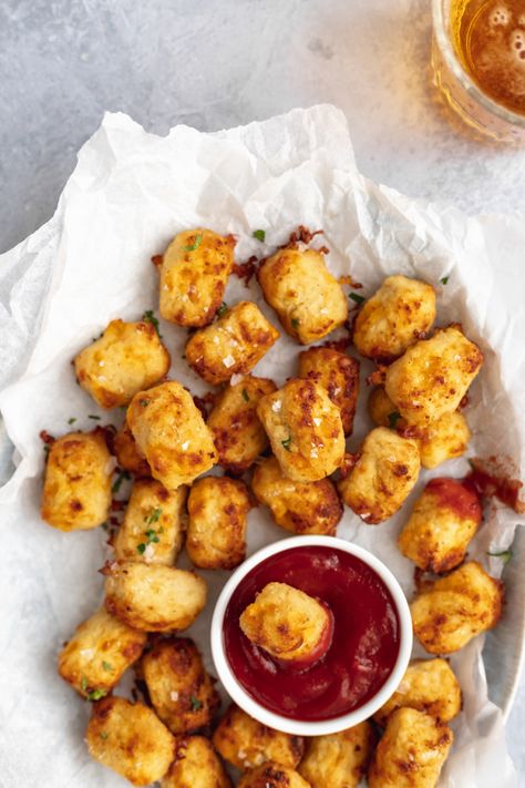 Low carb cauliflower tots made with six simple ingredients to keep them grain and gluten free! You'll love this easy cauliflower tots recipe for a healthy and delicious side dish or snack. A fun twist on classic tater tots that even kids will enjoy! #cauliflower #lowcarb #glutenfree #grainfree #healthysnack #appetizer #sidedish Mac And Cheese Healthy, Cauliflower Tots, Quick Healthy Snacks, Ambitious Kitchen, Easy Cauliflower, Tater Tots, Best Side Dishes, Cauliflower Recipes, Quick Healthy