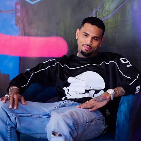 Chris Brown Interview, Chris Brown Funny, Chris Brown Photos, Chris Brown Photoshoot, Chris Brown Style, Tattoo Ideas Males, Chris Brown Wallpaper, Chris Brown X, Chris Brown Pictures