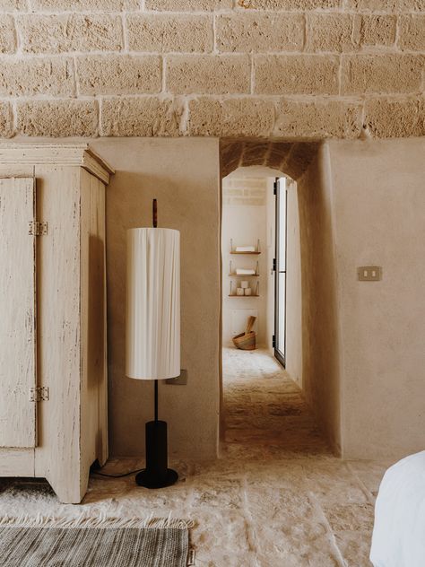 Bedroom | Villa Cardo Bedroom by Studio Andrew Trotter - est living | exceptional living Moroseta Villas, Andrew Trotter, Property Of, 4 Bedroom House Designs, Floating Architecture, Outdoor Baths, Villas In Italy, Australian Architecture, Traditional Building