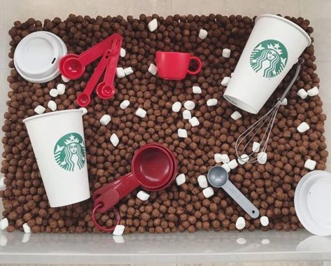 Sensory Bin Beans, Hot Cocoa Sensory Table, Christmas Theme Sensory Bin, Hot Coco Sensory Table, Tapioca Sensory Bin, Christmas Sensory Bin Kindergarten, Winter Theme Sensory Bin, Preschool Reggio Activities, Large Sensory Bin Ideas