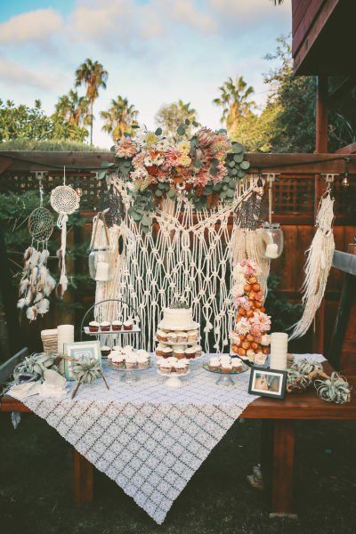 Boho wedding dessert display idea - wooden table with macarmé backdrop, lush flowers, dream catchers and assorted desserts {Chris Wojdak Photography} Bohemian Backyard Wedding, Bodas Boho Chic, Dessert Display Wedding, Bohemian Backyard, Idee Babyshower, Bohemian Baby Shower, Interior Boho, Boho Styl, Bohemian Baby