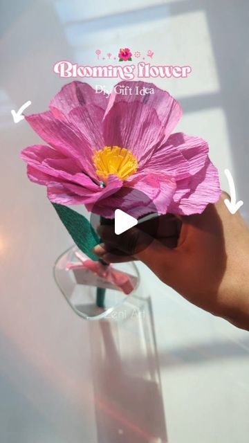 Gift For Mom Birthday Diy, Hard Paper Crafts, Paper Flowers Aesthetic, How To Make A Paper Flower, Moving Flowers, Mechanical Flower, Flower Craft Paper, Gardening Club, Paper Flowers Diy Easy