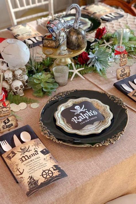 Pirate Party Theme Adults, Elegant Pirate Party, Pirate Theme Tablescape, Pirate Themed Dinner Party, Pirate Theme Table Setting, Pirate Dinner Party, Pirate Themed Dinner, Pirate Wedding Theme Decor, Pirate Themed Wedding Decor