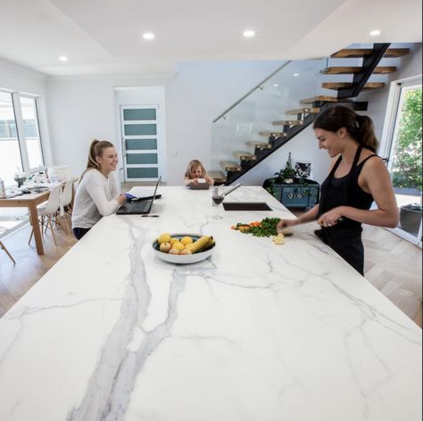 Neolith Estatuario, Quartz Kitchen Countertops White, White Quartzite Countertops, Recycled Glass Countertops, White Kitchen Countertops, Design My Kitchen, Kitchen Countertops Laminate, White Granite Countertops, White Marble Kitchen