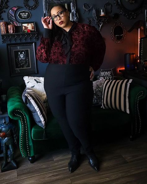 New blog post with outfit details is up! LINK IS IN MY BIO! *Blouse and Pants (PR): @uniquevintage Glasses (Ludwig):… | Instagram Plus Size Witchy Outfits, Plus Size Alternative Outfits, Office Outfits Women Plus Size, Plus Size Goth Clothes, Mode Queer, Goth Plus Size, Corp Goth, Plus Size Goth, Blouse And Pants