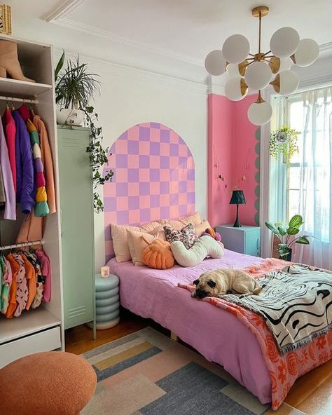 Bedroom Ideas Pastel, 80’s Bedroom, Pastel Bedroom Ideas, Beautiful Dorm Room, Pastel Bedroom, Pastel Home Decor, Pastel Decor, Preppy Room, Room Makeover Bedroom