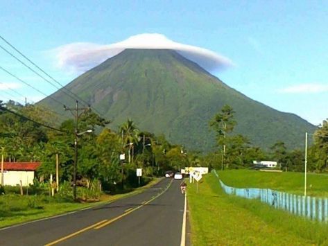 Volcán Arenal. Costa Rica. Arenal Costa Rica, Fortuna Costa Rica, Lenticular Clouds, Costa Rica Travel, Central America, Adventure Awaits, Planet Earth, Mount Rainier, Volcano