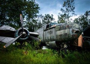 B25 in a scrap yard in Ohio Abandoned Plane, Airplane Graveyard, Perang Dunia Ii, Wwii Fighter Planes, Derelict Buildings, Wwii Fighters, American Story, Wwii Plane, Ww2 Planes