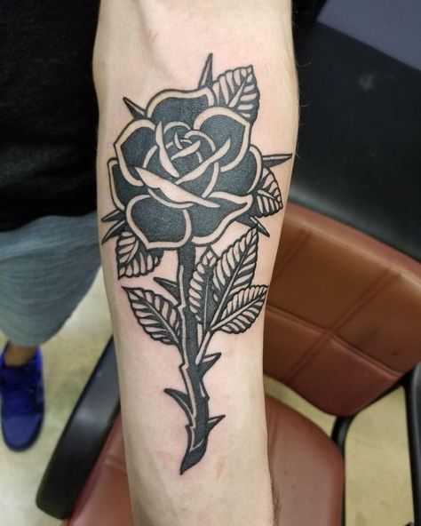 The black rose tattoo is widespread, but do you know its meaning? In the article, you will find the answer to this question and many ideas for such a tattoo. Traditional Rose Tattoo Black, Trad Rose Tattoo, Flower Tattoo For Men, Flower Tattoos Men, Rose Tattoo Traditional, Rose Traditional Tattoo, Black Flower Tattoo, Black And White Rose Tattoo, Traditional Rose Tattoo