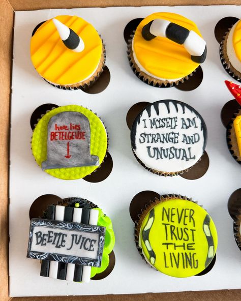 I myself and strange and unusual 🖤 Flavor: Apple Pie #dallascupcakes #dallasbaker #dallascake #beetlejuicefanart Beetlejuice Cupcake Ideas, Beetlejuice Cupcakes, Cake With Apple Filling, Beetlejuice Dinner, Beetlejuice Cake, Dallas Cake, Halloween Sugar Cookies Decorated, Beetlejuice Fan Art, Halloween Cake Decorating