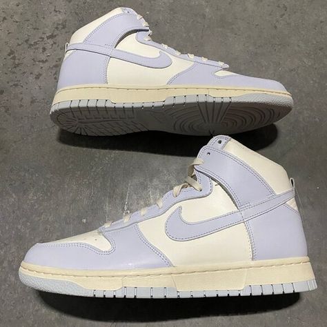 NEW Nike Dunk High Football Grey Sail Ivory Womens Retro DD1869-102 Size 10.5 Samba Gazelle, Black Nike Air Max, White Casual Sneakers, 95 Nike, Nike Air Max For Women, Nike Dunk High, Dunk High, New Nike Air, Distressed Black Jeans