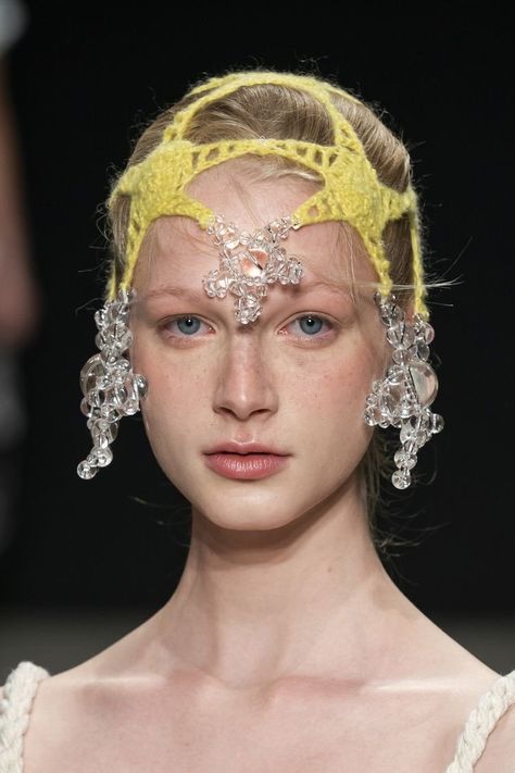 Susan Fang, Milan Fashion Week Spring 2020, Runway Jewelry, Fashion Week Spring 2020, Mode Turban, Mode Inspo, Knit Fashion, Crochet Fashion, Milan Fashion