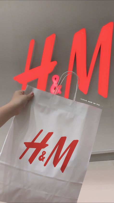 h&m ig story: tiktok made me buy 💸 Hm Shopping Bag Snapchat, H&m Shopping Bag Snapchat, H M Snapchat Story, H M Aesthetic, Shopping Vibes, H&m Shopping, Luxury Brand Packaging, Calm App, Shopping Pictures