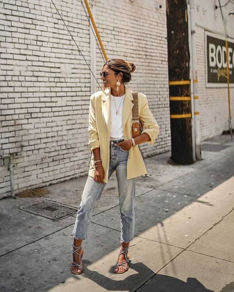 Yellow Blazer Outfit, Pastel Blazer, Lunch Outfit, Style Désinvolte Chic, Blazer Outfits For Women, Yellow Blazer, Summer Lunch, Outfit Jeans, Mode Casual