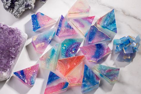 Lychee Aurora Crystal - Silky Gem Crystal Candy Crystal Treats, Bakery Style Cake, Japanese Sweets Wagashi, Candy Crystals, Crystal Candy, New Years Traditions, Candy Jelly, Glamour Nails, Pretty Rocks