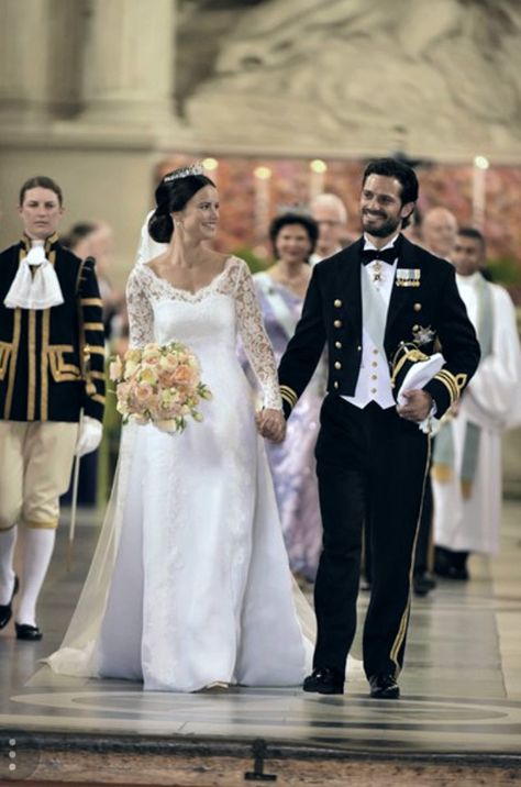 Famous Wedding Dresses, Sofia Hellqvist, Kroonprinses Victoria, Royal Wedding Gowns, Swedish Royalty, Prince Carl Philip, Royal Brides, Swedish Royals, Princess Sofia