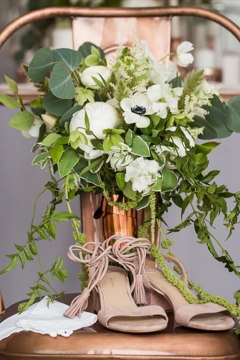 Elevating Your Wedding Reception with Beautiful Table Decor || Wedding Florals, Wedding floral ideas, Boho Wedding, Wedding bouquet, wedding bouquet ideas, boho wedding bouquet, fall wedding bouquet, floral wedding, wedding florals, wedding bride, bridal gowns, fall wedding gowns, wedding ideas, wedding unique ideas, NYC Wedding, NYC wedding table ideas, wedding table ideas, New York wedding planner, Wedding planner, New York City events, New York City party ideas, New York City wedding inspo Wedding Unique Ideas, New York City Party, Table Ideas Wedding, Wedding Bouquet Fall, Wedding Floral Ideas, Wedding Table Ideas, Bouquet Fall Wedding, Fall Wedding Gowns, Fall Wedding Bouquet