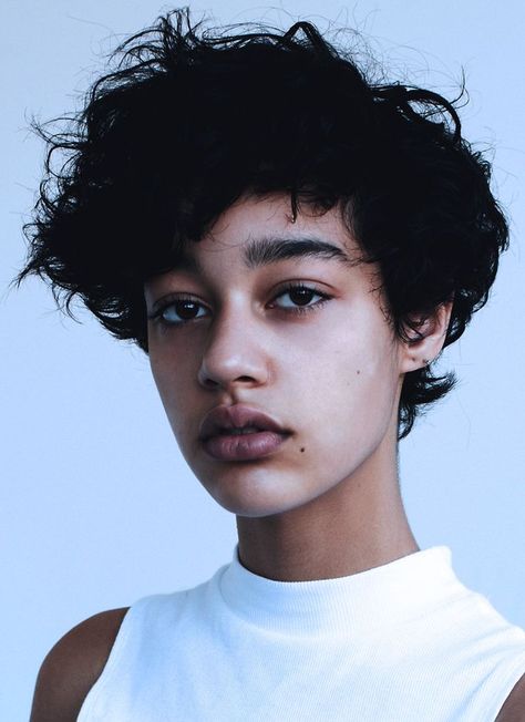 Damaris Goddrie, Hot Tamale, Ni Idea, Photography Inspiration Portrait, Haircut Inspiration, Aesthetic People, Girl Short Hair, Hair Reference, Grunge Hair