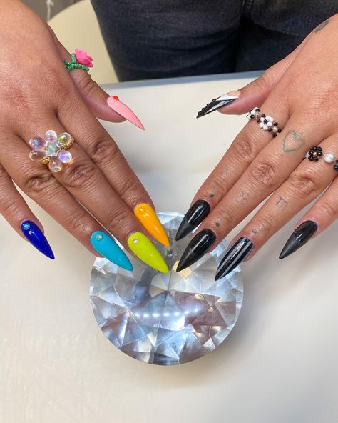 Wednesday And Enid Nails, Enid Nails Wednesday, Wednesday Nails Ideas, Adams Nails, Enid Nails, Wednesday Nails, Wednesday And Enid, Teeth Gems, Wednesday Adams