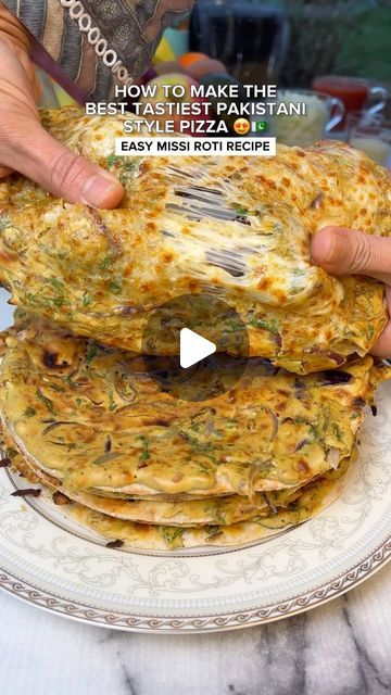 Roti Pizza Recipes, Pakistani Food Traditional, Pakistani Food Recipes, Missi Roti, Pakistan Food, Pakistani Recipes, Roti Recipe, Pakora Recipes, Halal Food