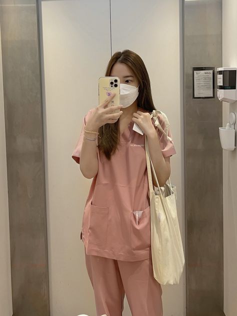 Dental School Aesthetic, Nurse Pics, Nursing Motivation, Dental Scrubs, Korean Student, Medical Student Motivation, Nurse Inspiration, Nurse Aesthetic, Doctor Outfit