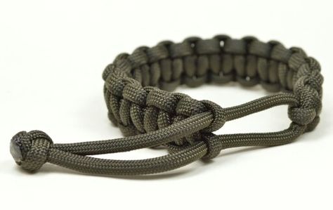 Diy Knot Bracelet, Snake Knot Paracord, Mad Max Style, Paracord Survival Bracelet, Paracord Bracelet Tutorial, Snake Knot, Paracord Bracelet Diy, Paracord Diy, Paracord Tutorial