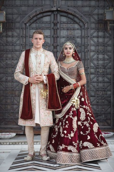 Indian Wedding Attire, भारतीय दुल्हन संबंधी, विवाह की दुल्हन, Orang India, Indian Groom Wear, Wedding Dresses Men Indian, Pengantin India, Desi Wedding Dresses, Couple Wedding Dress