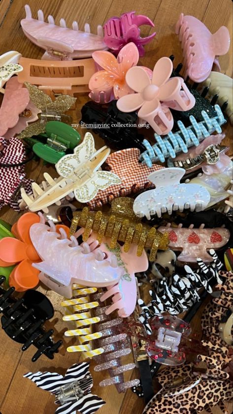 Cute Hair Clips Aesthetic, Hair Clip Aesthetic, Hair Clips Aesthetic, Destiny Quotes, Dressing Room Decor, Aesthetic Feed, Hair Accessories Collection, Hair Accessories Clips, Hair Ponytail Styles