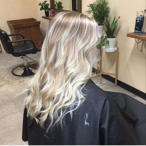 Natural Icy Blonde Balayage, Back To School Blonde Hair, Semi Platinum Blonde Hair, Double Blonde Highlights, Dynamic Blonde Hair, Extreme Blonde Highlights, Blond Bleach Highlights, Blonde With Lots Of Dimension, Platinum Blonde Hair On Pale Skin