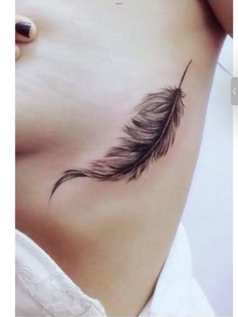 Side Feather Tattoos Women, Rib Feather Tattoo, Feather Tattoos Underboob, Feather Tattoos On Stomach, Feather Tattoo On Ribs For Women, Feather Rib Tattoos, Feather Tattoos On Side Ribs, Feather Tattoo, Tattoo Feminina