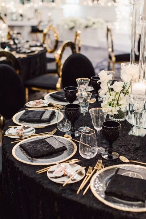 Black Velvet Tablecloth Wedding, Black Tie Reception Decor, All Black Event Decor, Black Tie Decor, Pool Table Wedding, Black And Gold Table Decor, Black And Gold Wedding Table, Monster Wedding, Black Table Setting