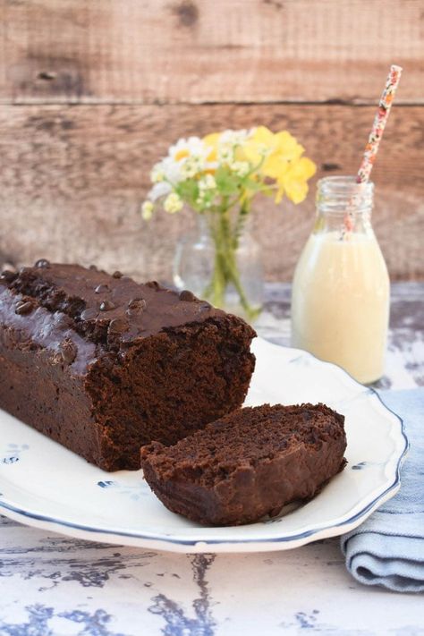 Dairy-Free Chocolate Loaf Cake Vegan Chocolate Loaf Cake, Chocolate Cake With Chocolate Chips, Cake With Chocolate Chips, 3 Ingredient Cakes, Chocolate Loaf, Chocolate Loaf Cake, Vegan Chocolate Cake, Sugar Free Vegan, Vegan Cakes