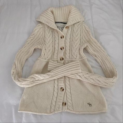 Twilight Edward Cullen, Swan Sweater, Thrift List, Babydoll Sweater, Bella Swan Twilight, Abercrombie Sweater, American Sweetheart, Dream Items, Vintage Hollister