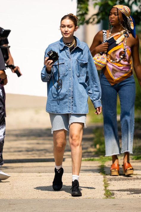 Gigi Hadid Casual, Celeb Outfits, Gigi Hadid Street Style, Bella Gigi Hadid, Gigi Style, Gigi Hadid Outfits, Polo Outfit, Gigi Hadid Style, Outfit Inspo Casual