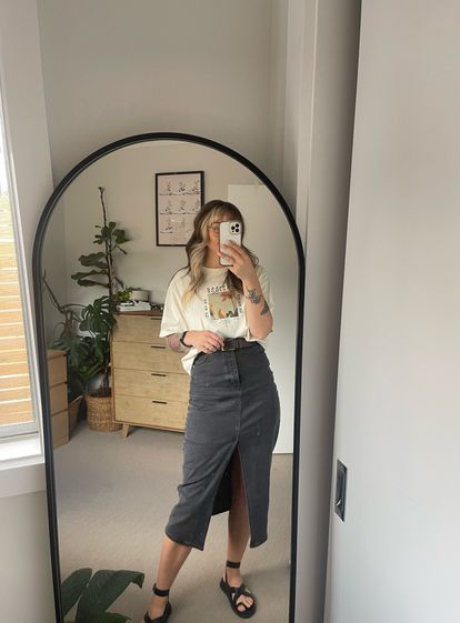 keeleyydaviess on LTK Summer Modest Outfits, Black Denim Skirt Outfit, Minimal Style Outfits, Spring Layering, Casual Luxe, Life's Too Short, Black Denim Skirt, Fashion Capsule, Skirt Midi