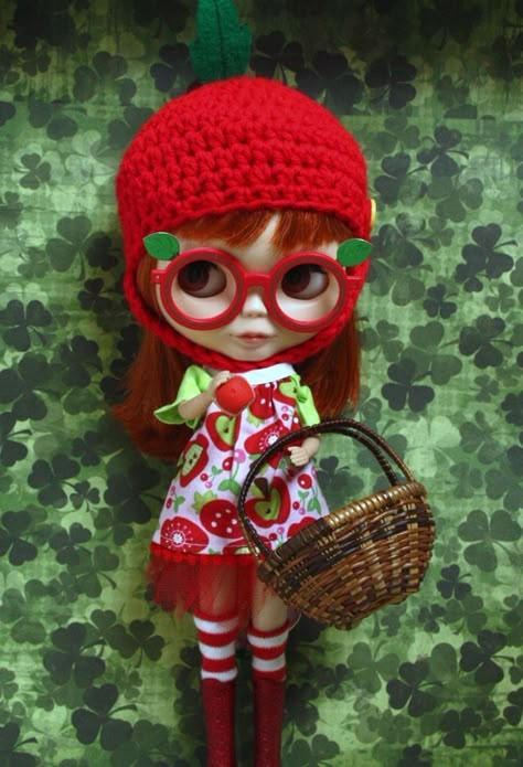 Red Head Blythe Doll, Blythe Doll Wallpaper, Blythe Doll Glasses, Ginger Blythe Doll, Blthye Dolls, Blythe Doll Curly Hair, Custom Blythe Dolls, Twee Aesthetic, Apple Hat