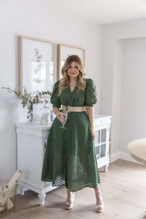 Green Eyelet Dress Xl Mode, Krystin Lee, Long Leather Skirt, Muslimah Outfit, Casual Chic Summer, Style Parisienne, Stylish Short Dresses, Modest Dresses Casual, Homecoming Dresses Tight